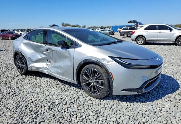 2024 Toyota Prius photo 2