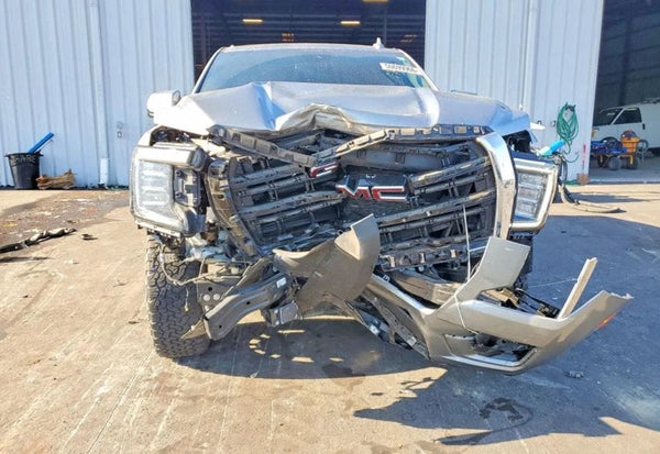 2024 GMC Yukon SLT photo 5