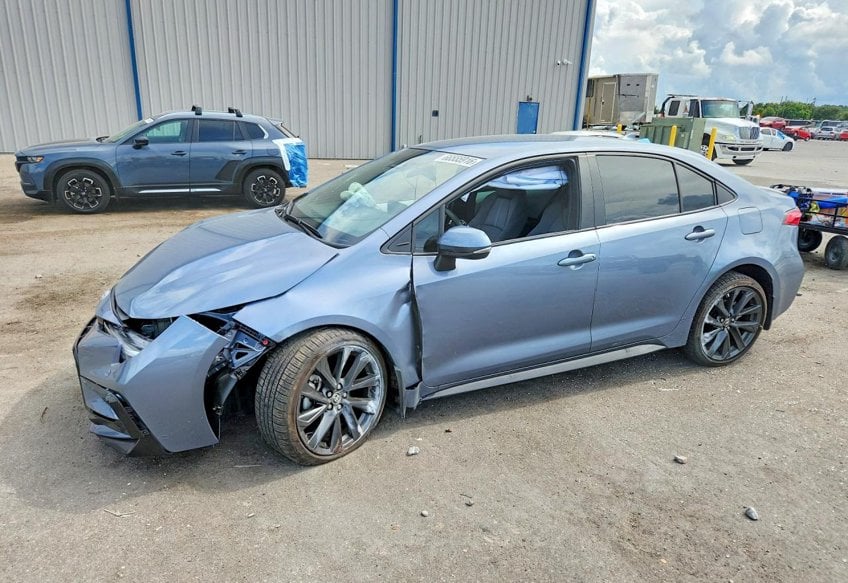 2025 Toyota Corolla SE main vehicle photo