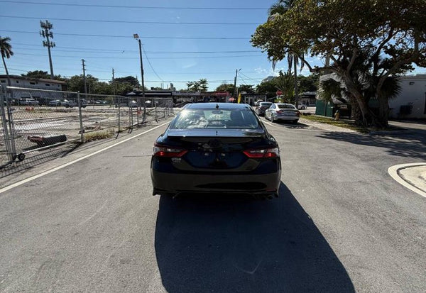 2022 Toyota Camry SE photo 8