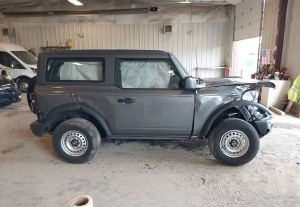 2025 Ford Bronco Base photo 6