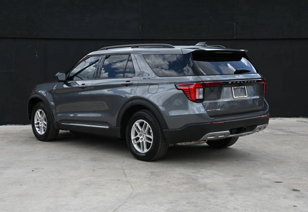 2025 Ford Explorer Active photo 4