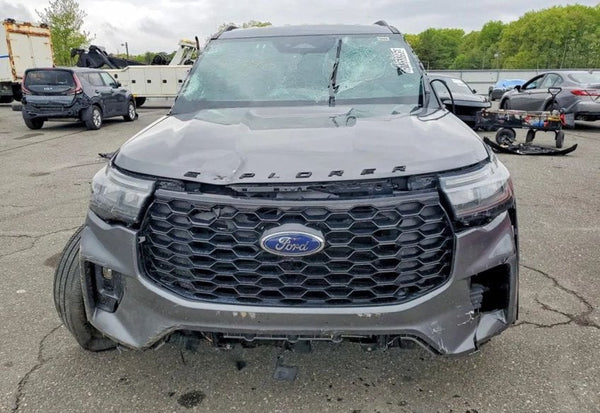 2025 Ford Explorer ST-Line photo 6