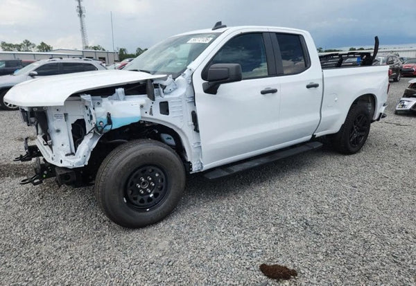 2025 Chevrolet Silverado 1500 Custom photo 2