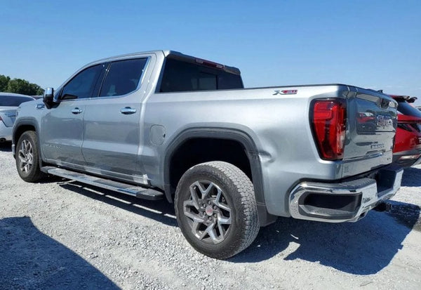 2023 GMC Sierra 1500 SLT photo 3