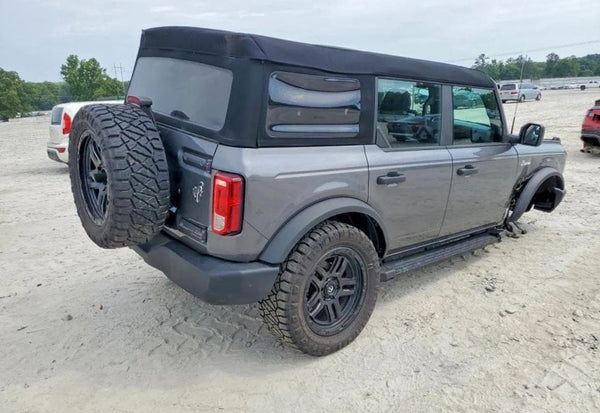 2023 Ford Bronco Base photo 3