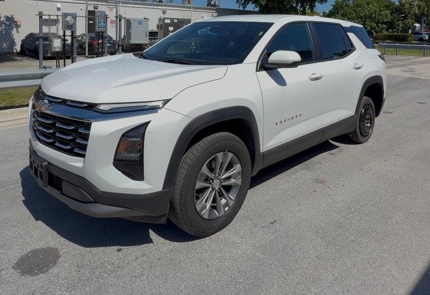2025 Chevrolet Equinox LT main vehicle photo