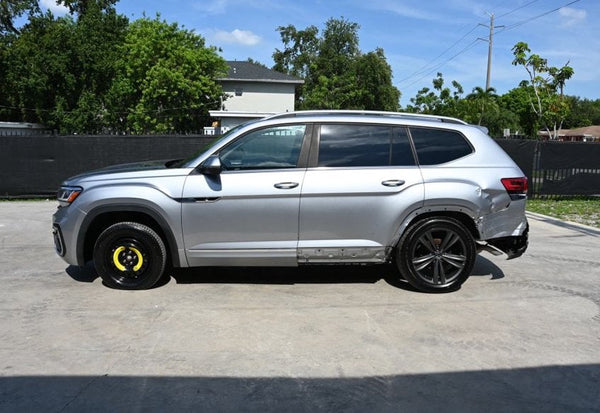 2022 Volkswagen Atlas V6 SEL R-Line 4Motion vehicle photo 6