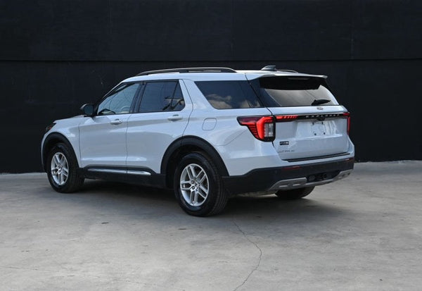2025 Ford Explorer Active photo 3