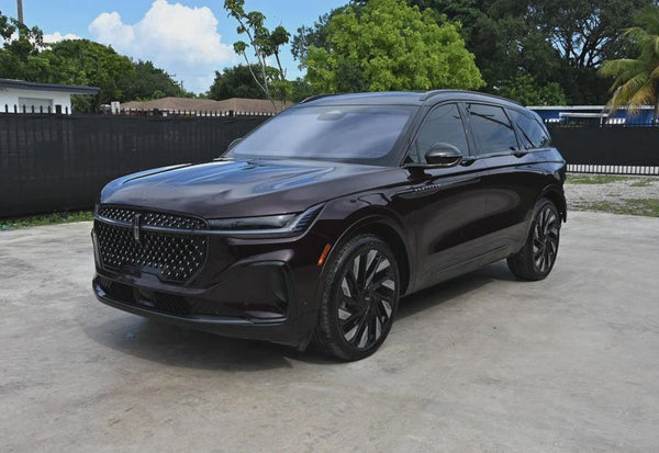2024 Lincoln Nautilus Reserve vehicle photo 2