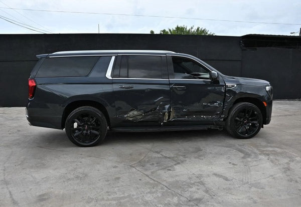 2022 GMC Yukon XL Denali vehicle photo 6