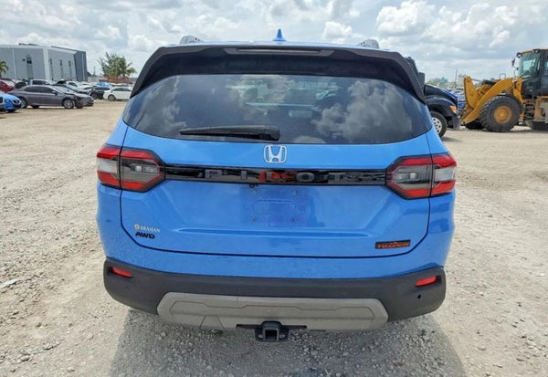 2025 Honda Pilot TrailSport vehicle photo 6