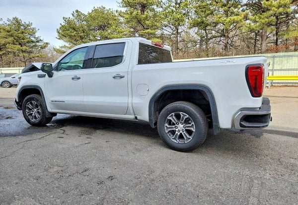 2026 GMC Sierra 1500 SLT photo 3