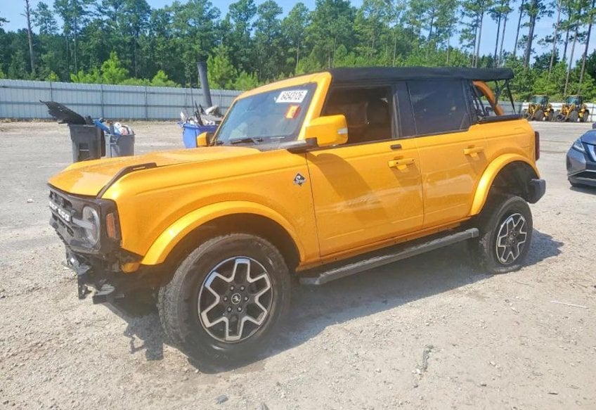 2021 Ford Bronco Outer Banks Sport Utility 4D main vehicle photo