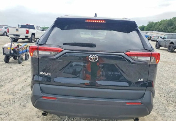 2020 Toyota RAV4 LE photo 6