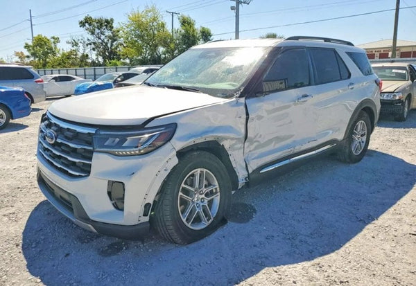 2025 Ford Explorer Active photo 2