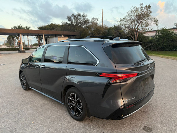 2025 TOYOTA SIENNA PLATINUM VAN 4D vehicle photo 5