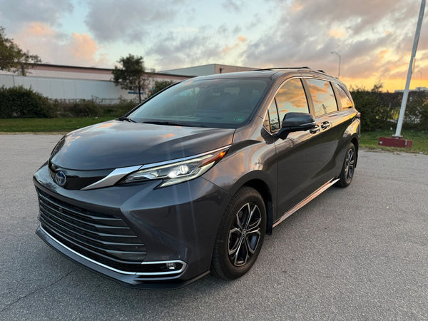 2025 TOYOTA SIENNA PLATINUM VAN 4D vehicle photo 3