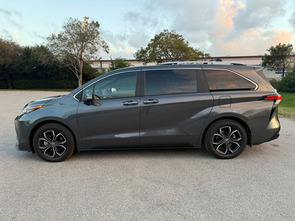 2025 TOYOTA SIENNA PLATINUM VAN 4D vehicle photo 4