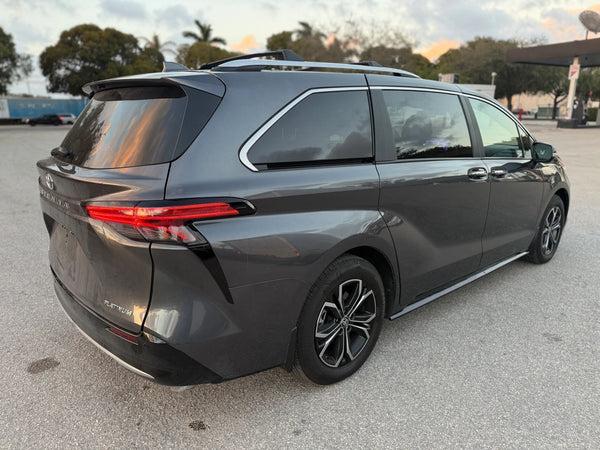2025 TOYOTA SIENNA PLATINUM VAN 4D vehicle photo 7