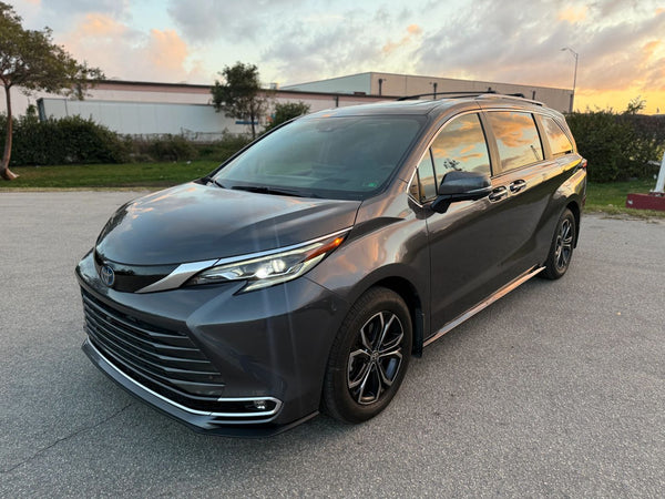 2025 TOYOTA SIENNA PLATINUM VAN 4D vehicle photo 2