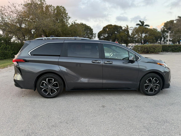 2025 TOYOTA SIENNA PLATINUM VAN 4D vehicle photo 8