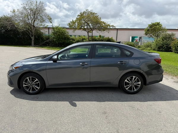 2024 KIA FORTE LXS SEDAN 4D vehicle photo 4
