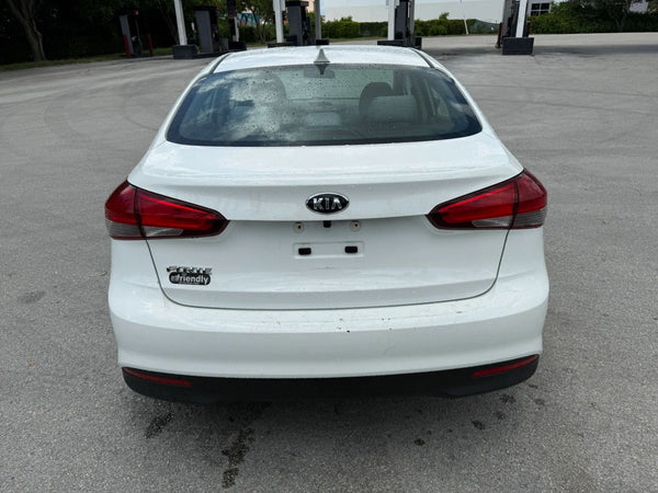 2017 KIA FORTE LX SEDAN 4D vehicle photo 6