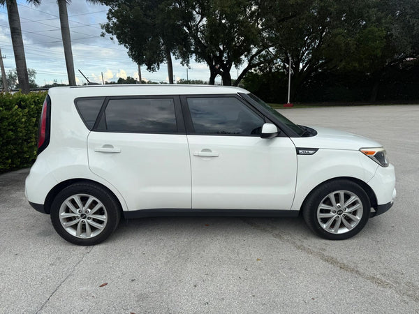 2019 KIA SOUL + WAGON 4D vehicle photo 7