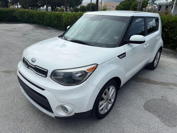 2019 KIA SOUL + WAGON 4D vehicle photo 2