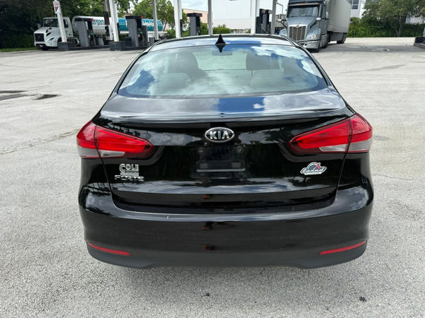 2017 KIA FORTE LX SEDAN 4D vehicle photo 6