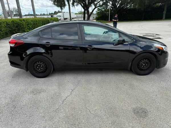 2017 KIA FORTE LX SEDAN 4D vehicle photo 8