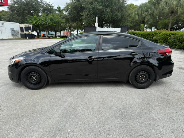 2017 KIA FORTE LX SEDAN 4D vehicle photo 4