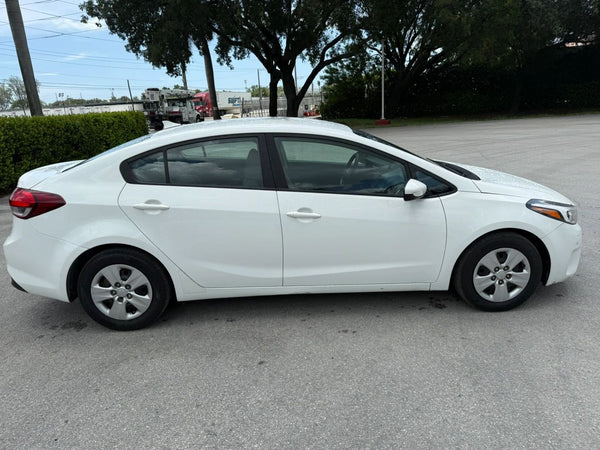 2017 KIA FORTE LX SEDAN 4D vehicle photo 8