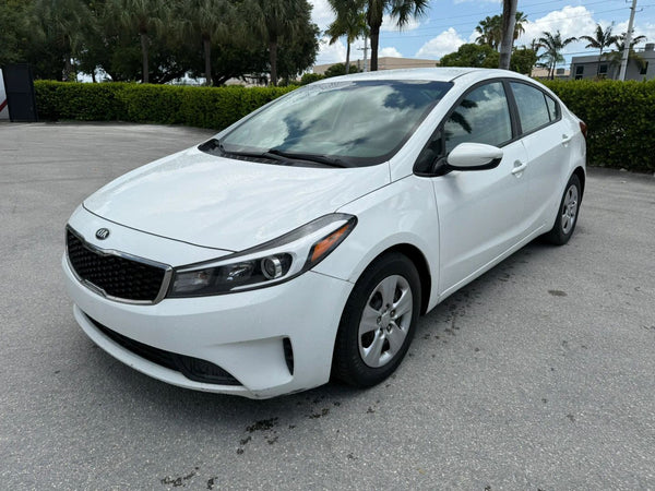 2017 KIA FORTE LX SEDAN 4D vehicle photo 3