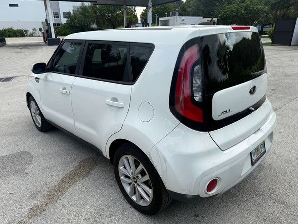 2019 KIA SOUL + WAGON 4D vehicle photo 5