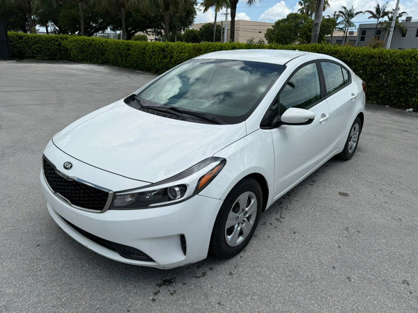 2017 KIA FORTE LX SEDAN 4D vehicle photo 2