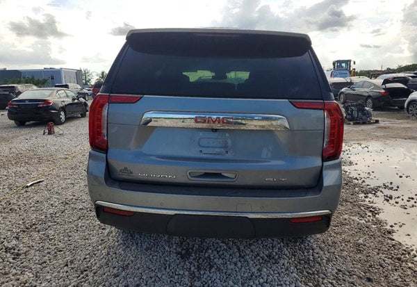 2023 GMC Yukon SLT vehicle photo 6