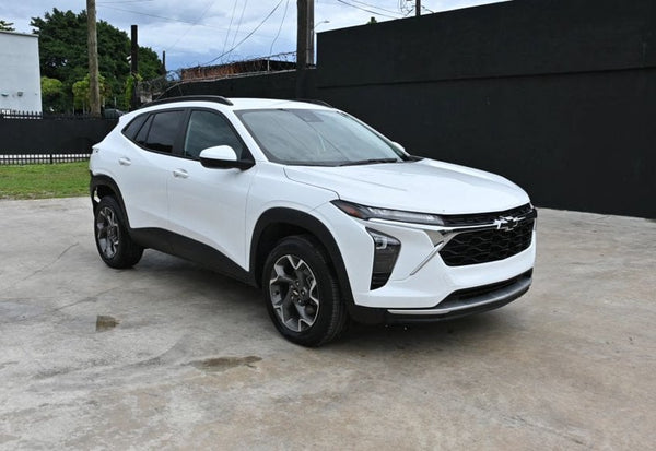 2025 Chevrolet Trax LT vehicle photo 2