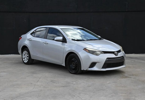 2015 Toyota Corolla LE Sedan 4D photo 3