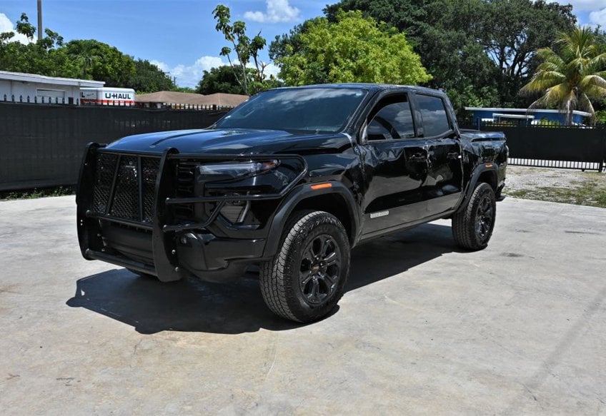 2024 GMC Canyon Elevation main vehicle photo