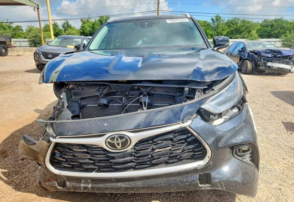 2023 Toyota Highlander XLE Sport Utility 4D vehicle photo 5