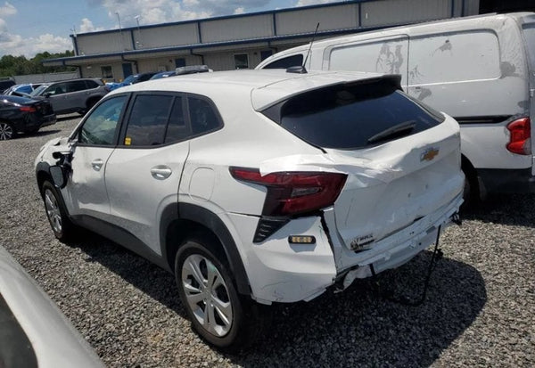 2025 Chevrolet Trax LS photo 4