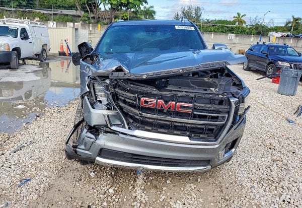 2023 GMC Yukon SLT vehicle photo 5