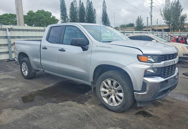 2022 Chevrolet Silverado 1500 Limited Custom photo 2