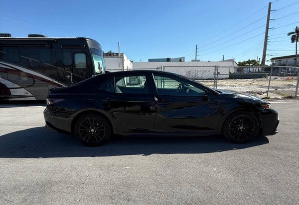 2022 Toyota Camry SE photo 6