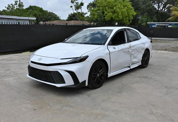 2025 Toyota Camry SE photo 2