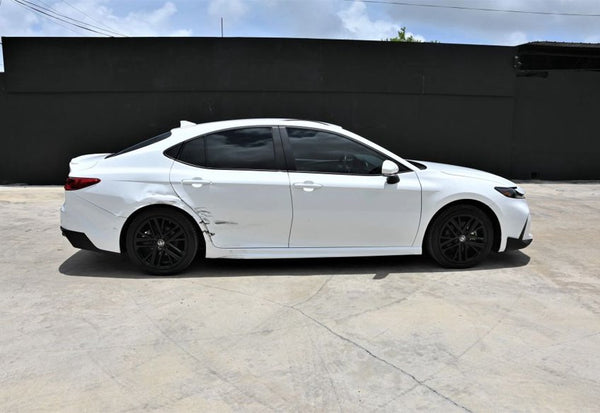 2025 Toyota Camry SE photo 5