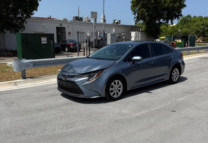 2024 Toyota Corolla LE main vehicle photo