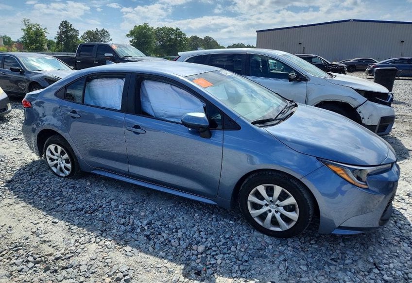 2025 Toyota Corolla LE main vehicle photo
